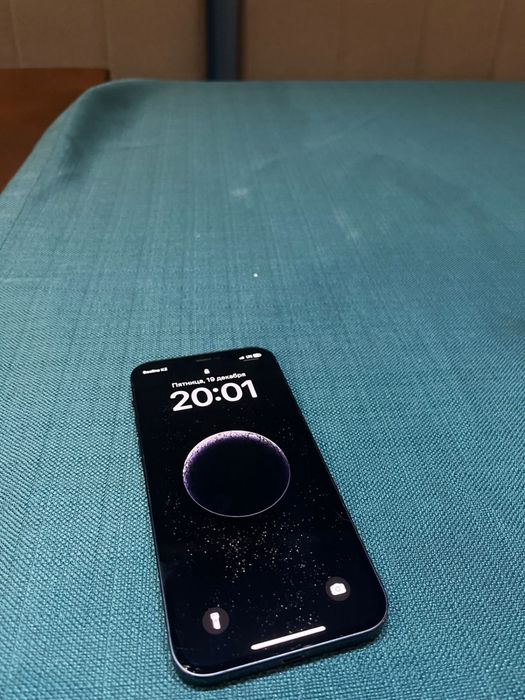 Продам Iphone 12