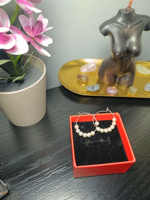 Cercei cu perle albe