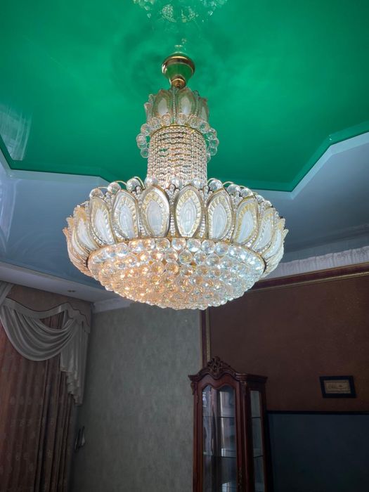 Срочно поодам люстры