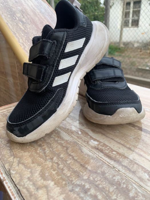 Продавам маратонки Adidas