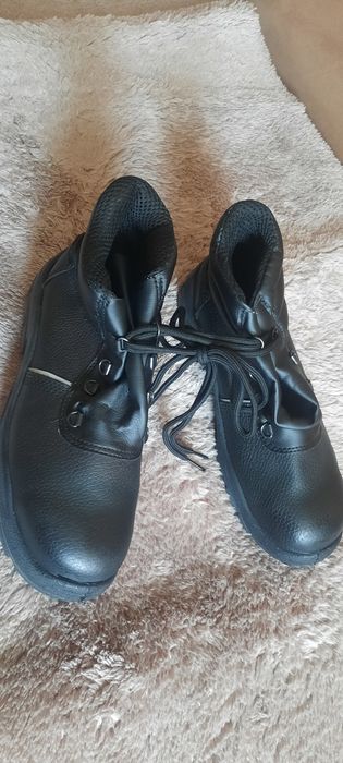 Рабочие ботинки .