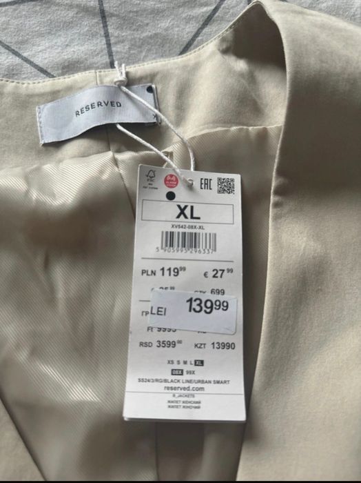 Blazer nou din reserved