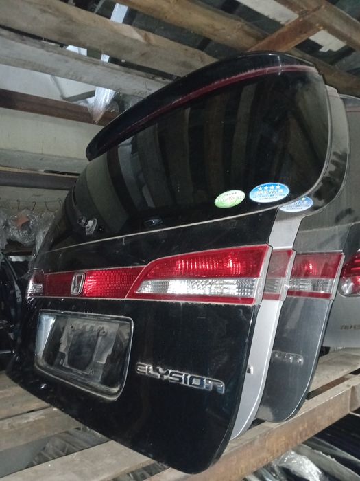 Крышка багажника Honda Elysion