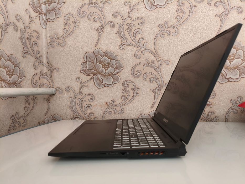 продам ноутбук Gigabyte отличном состоянии