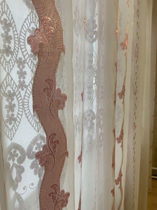 Продам шторы розовые .