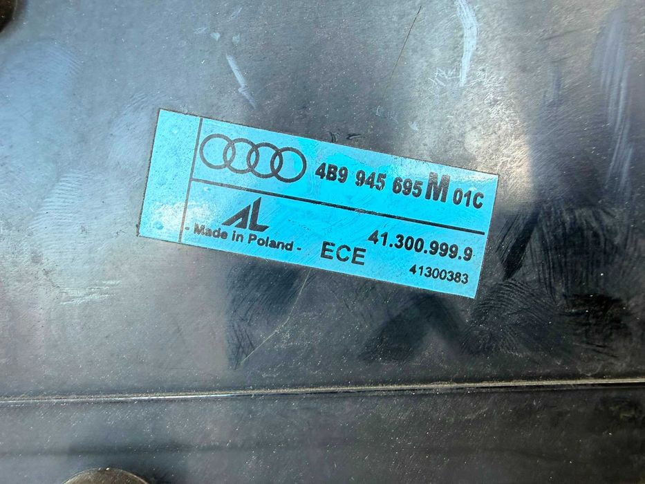 Suport Număr Înmatriculare Haion cu Lămpi Ceață Audi A6 C5 Allroad 2002 / 1999-2005 / Cod OEM 4B9945695M (4B2)