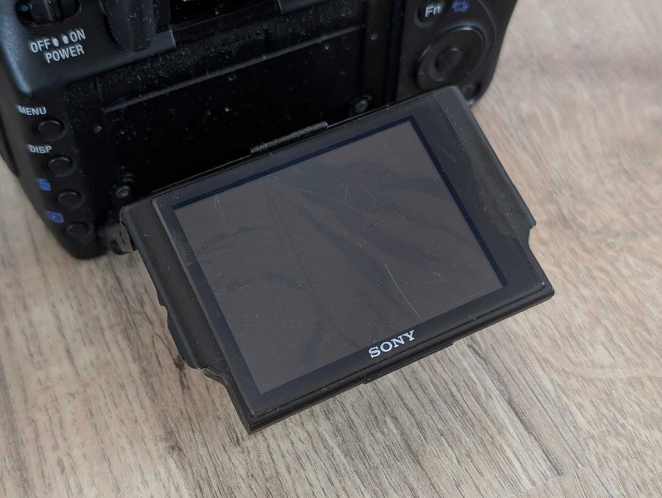 Sony A-350 + obiectiv Sony 18-70mm + baterie