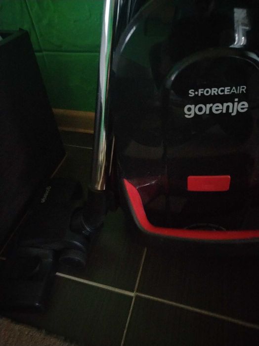 Прахосмукачка Горение 850вата с контейнер