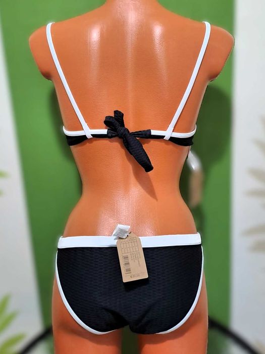 Costum de baie Calzedonia,chilot mărimea S,sutienul marimi 80A,75B,70C