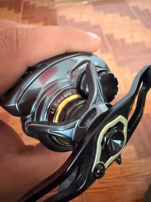 Vand 2 mulinete shimano vanquish si Daiwa