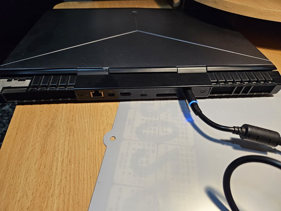 Alienware 15 R3 | i7-7820HK | GTX 1070 8GB | 16GB RAM