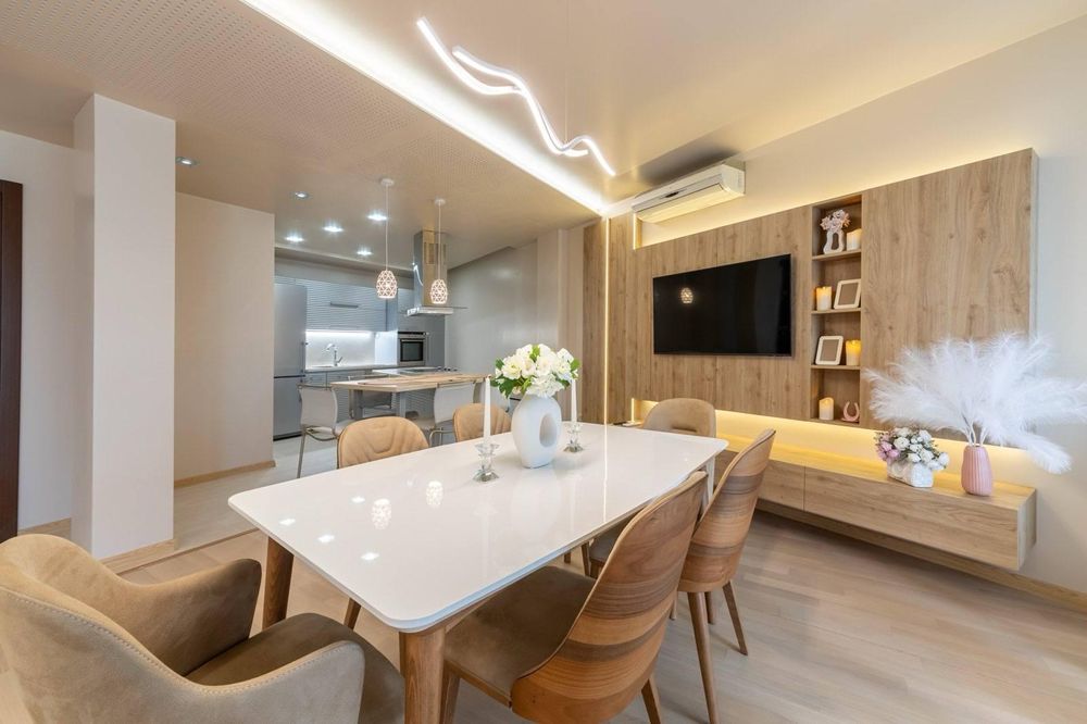 Дава се под наем Мезонет в к.к. Св.Св. Константин и Елена - 174 кв.м за 1800 € - Снимка #1