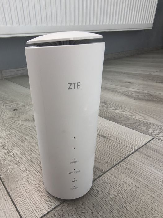 De vânzare router ZTE MC888 5G/LTE liber de rețea, la cutie, cu accesoriile incluse.