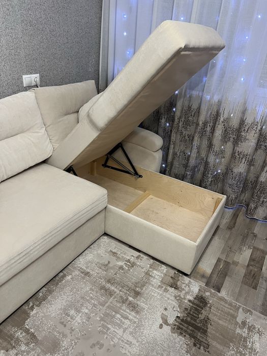 Продам диван с пуфиком