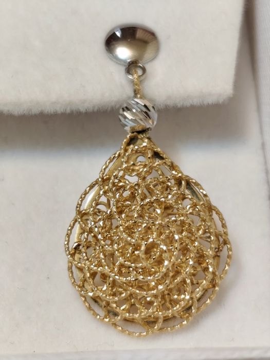 Продается золотая серёжка из дубая новая