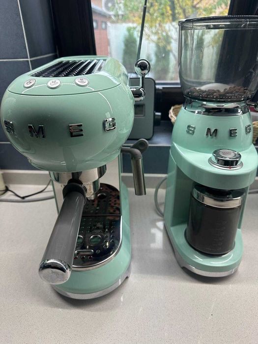 Espressor Smeg ECF01PGEU, 1350 W, 15 bar + Rasnita de cafea