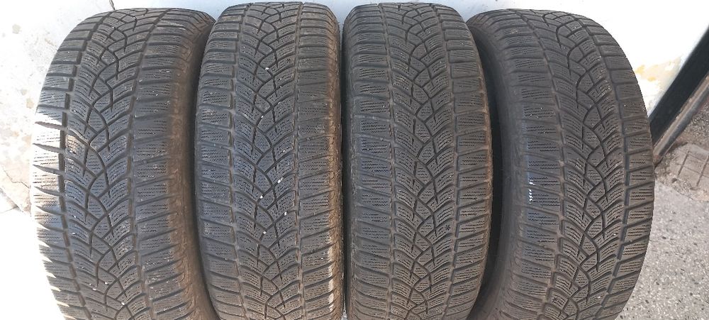 215 55 17 Зимни гуми  Goodyear Дот22