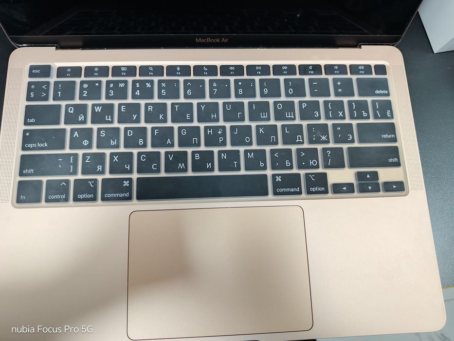Продам MacBook Air 2020 M1