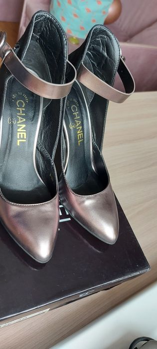 Продаю женские туфли