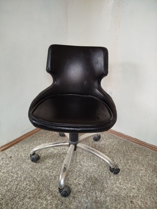 Офисные кресла количество 4