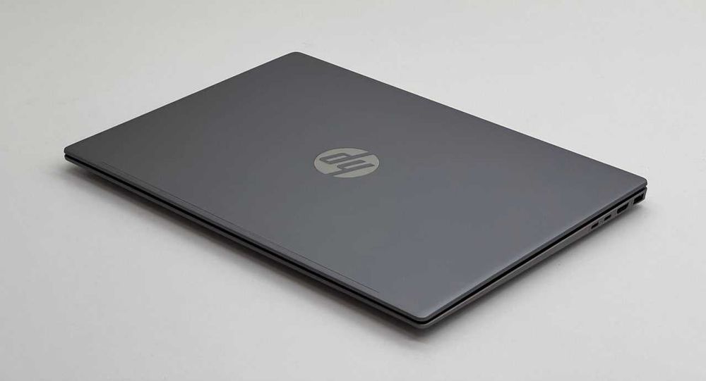 HP Pavilion 16 —  Ryzen 5 8540U / 512GB NVMe M.2 SSD / 8GB LPDDR5 /