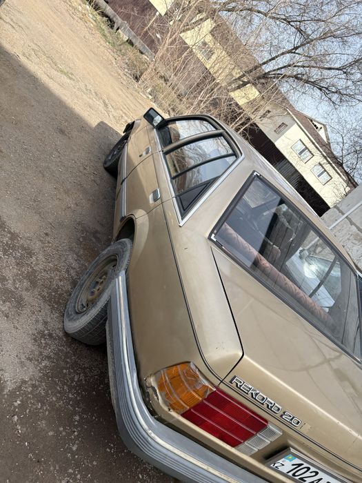 Продам Опель Рекорд 1984 года.