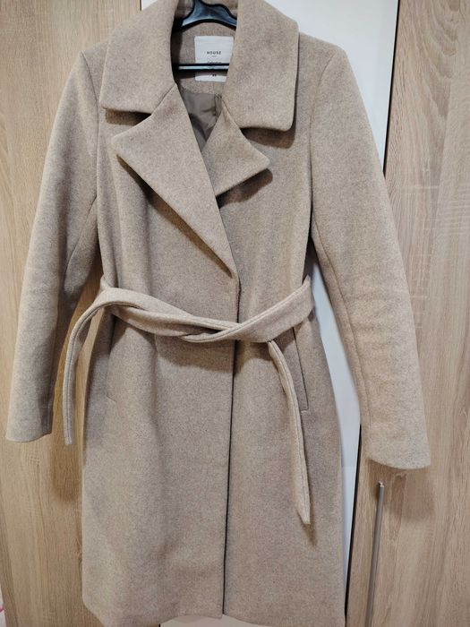 Дамско бежово палто