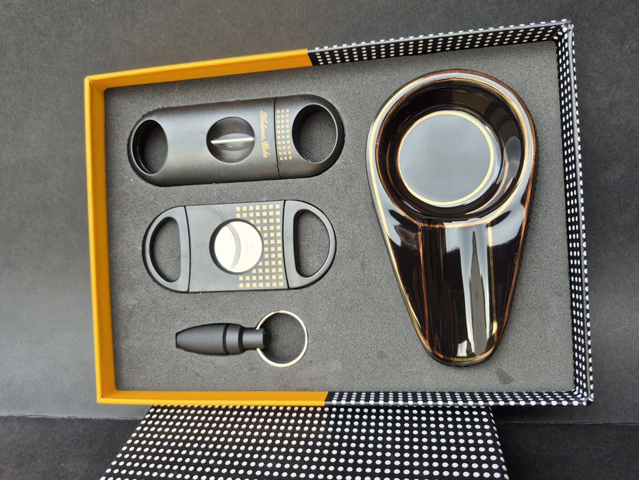 Подаръчен комплект за пури,с лого,два цвята