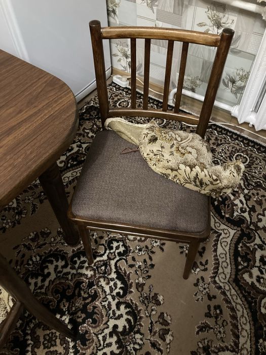 Стол и 5 стульев(дерево)