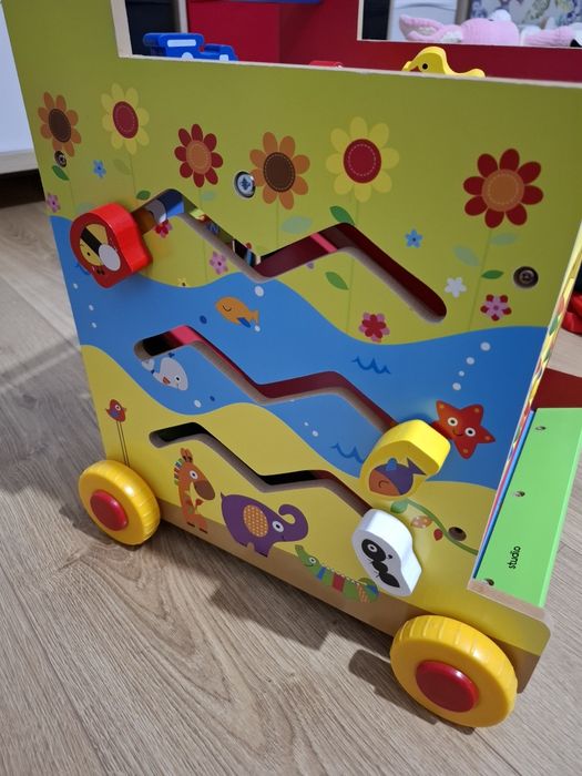 Premergator din lemn cu activitati