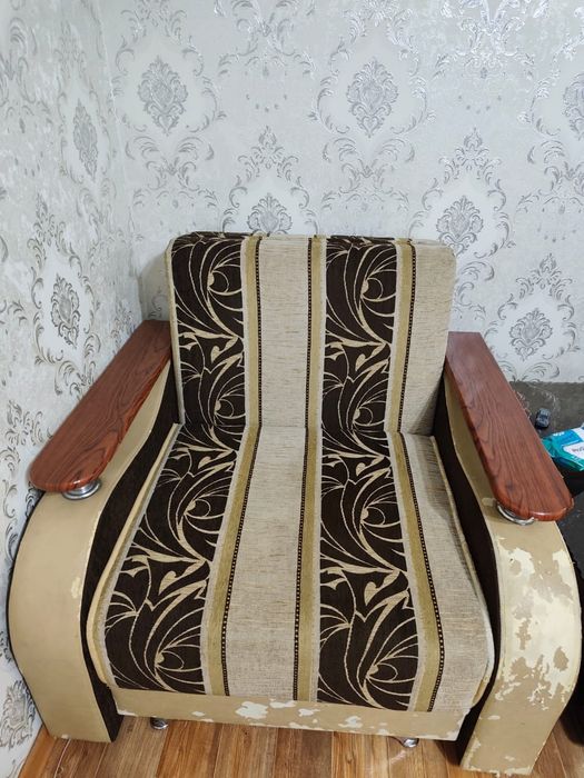 Продам диван и два кресла