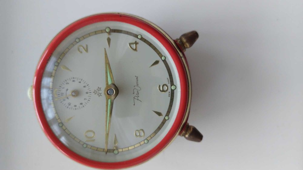 Продам винтажные часы.