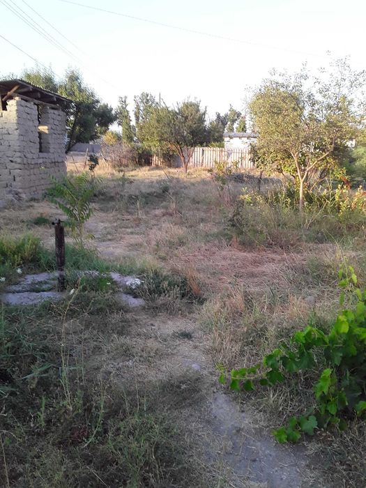 Продаётся дом 32 сотки можно пол участка.