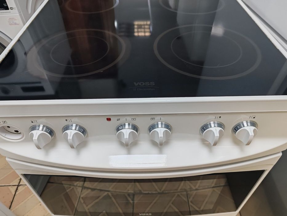 Свободно стояща печка с керамичен плот Voss Electrolux  с две години гаранция!