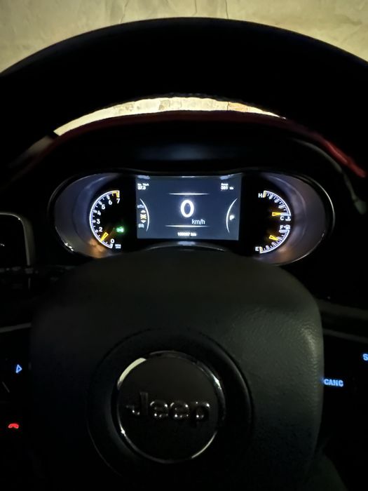 Продавам Джип Гранд Чероки Ларедо 3,6