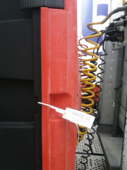 Осигурителни Пломби За Камиони,резервоари,защита от отваряне и кражба.