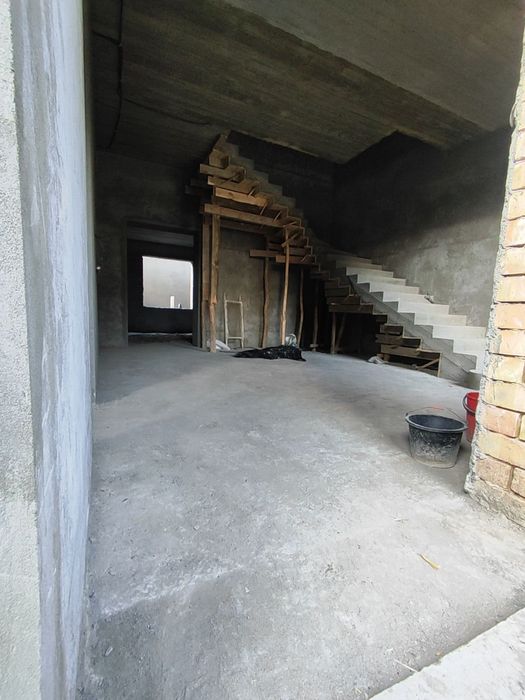 Uzumzor Keles 2.5 sotixdan 2 ta uchaska