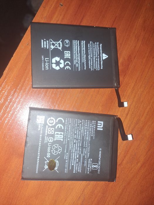 Два аккумулятора модели BN53