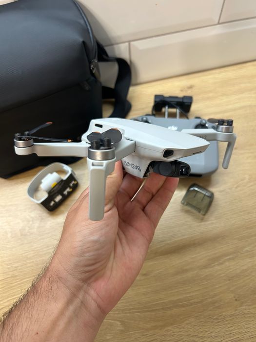 DJI Mini 2 4K дрон + RC-N1 дистанционно + батерия + DJI раница