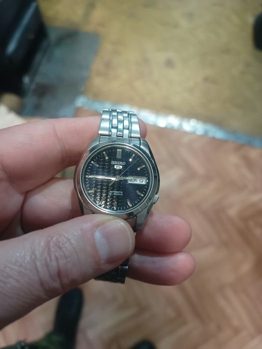 Продавам мъжки часовник SEIKO 5