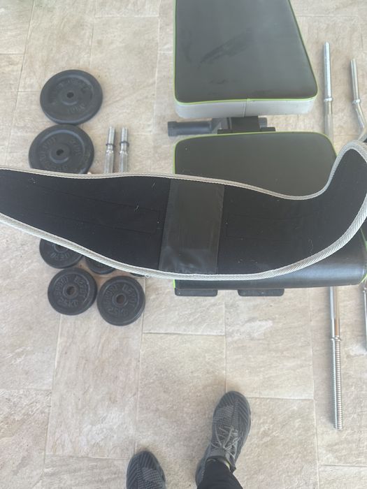 Лежанка с дъмбели и лост