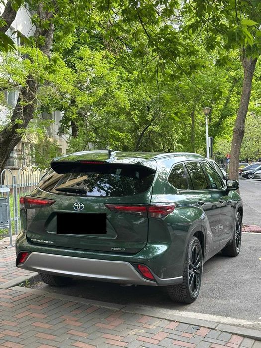 TOYOTA Highlander 2023 — imagine 2