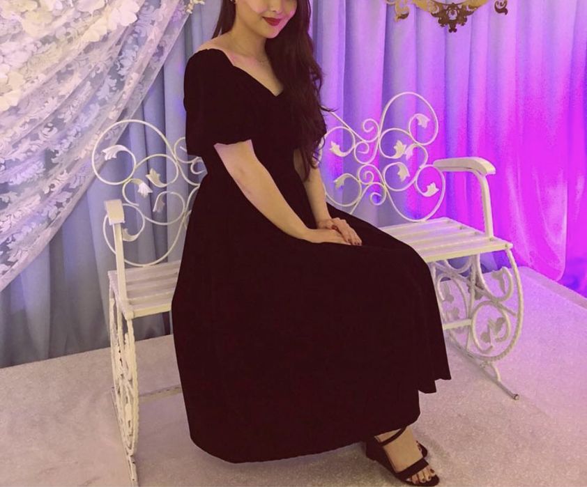 Черное бархатное платье