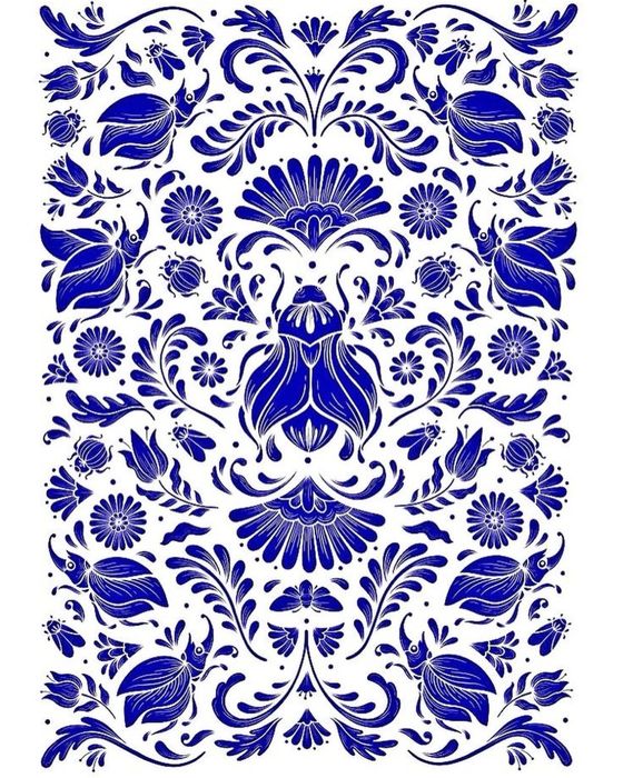 “Порцелановият” череп със старинна рамка и клалско синя кожа