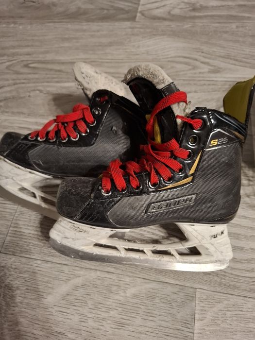 Продам хоккейную экипировку