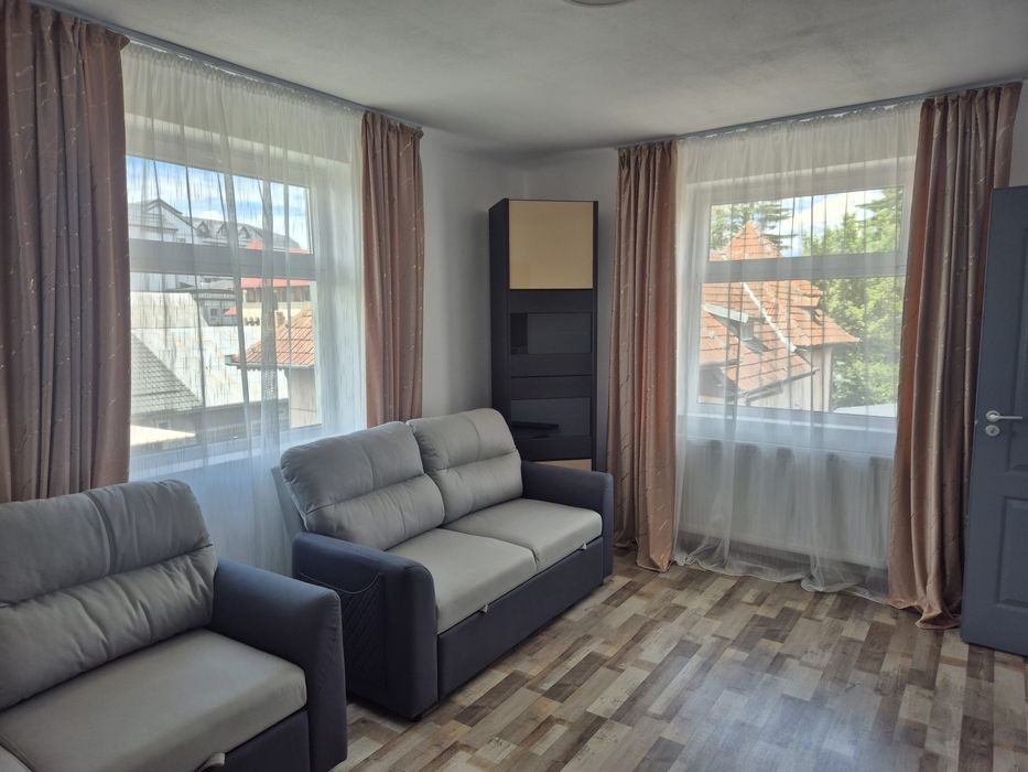 Apartament casa de închiriat. Pucioasa central.