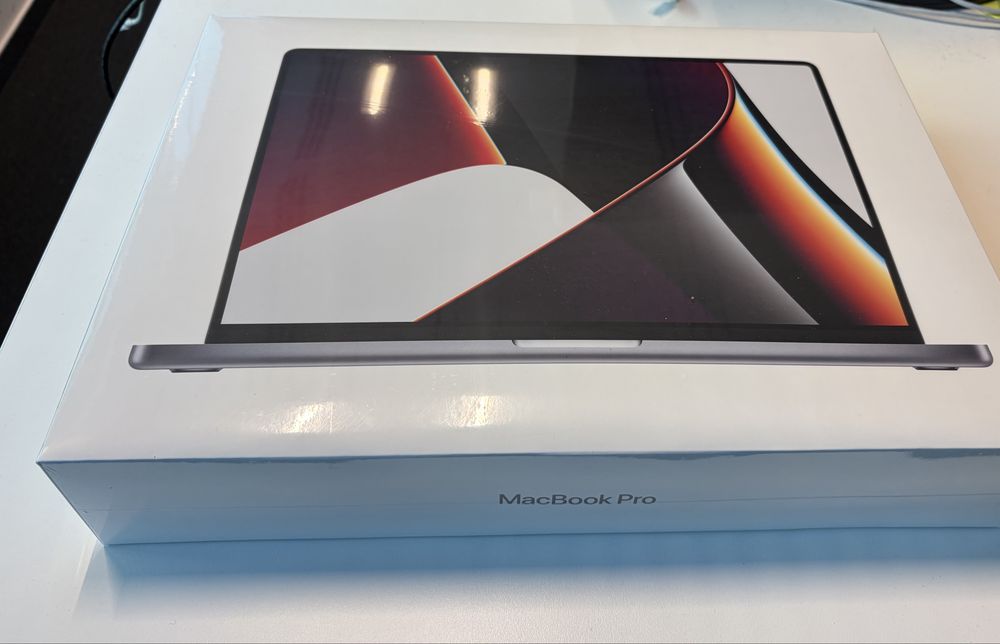 Macbook Pro 16, M1 Max, Sigilat 64 RAM, 1 Tera