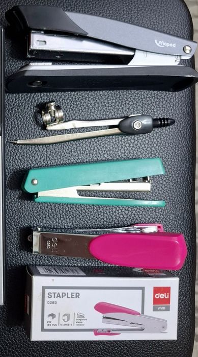 Продаются канцтовары новые и бу.калькулятор,стэплеры,блокноты,регистры