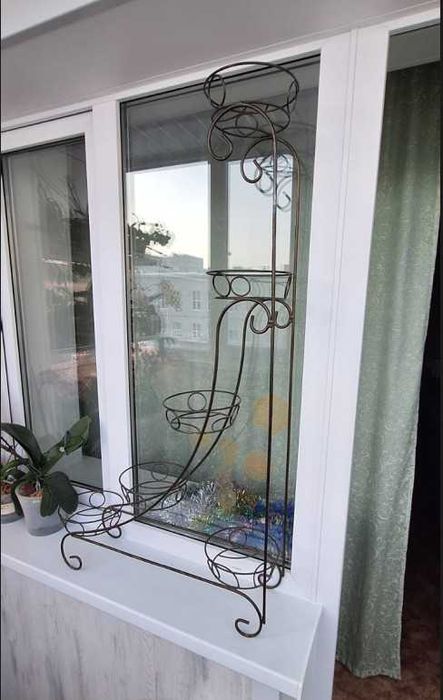 Подставка металлическая для цветов