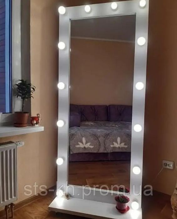 Зеркало с подсветкой на колесиках!